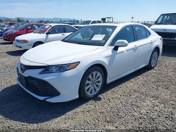 4T1B11HK9JU651943 2018 TOYOTA CAMRY - Image 2