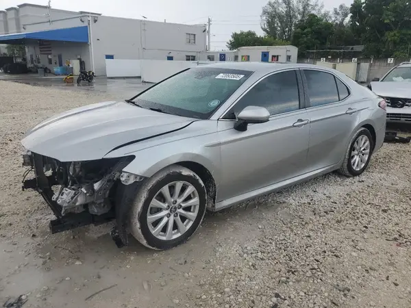 4T1B11HK9JU653921 2018 TOYOTA CAMRY - Image 1