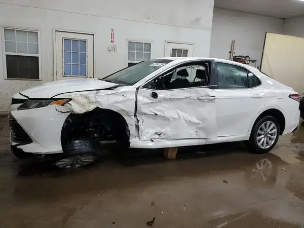 4T1B11HK9JU654759 2018 TOYOTA CAMRY - Image 1