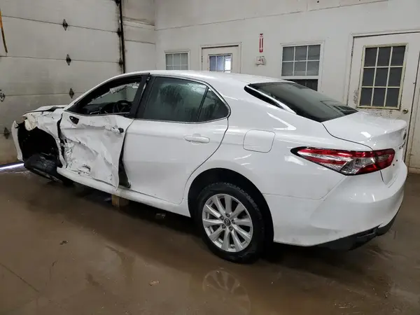 4T1B11HK9JU654759 2018 TOYOTA CAMRY - Image 2