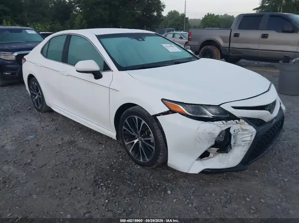 4T1B11HK9JU656625 2018 TOYOTA CAMRY - Image 1
