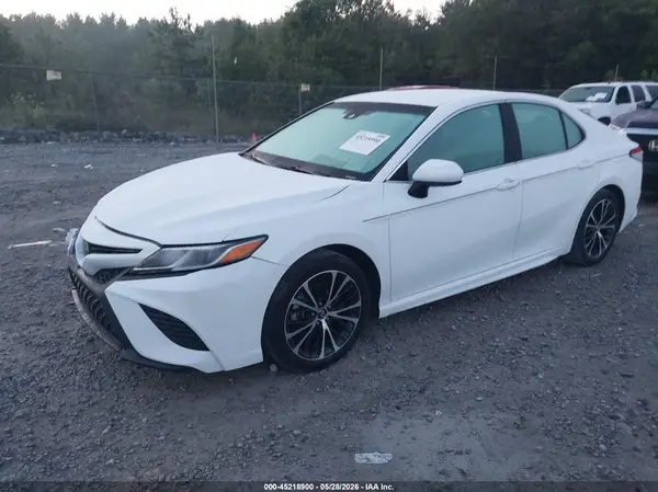 4T1B11HK9JU656625 2018 TOYOTA CAMRY - Image 2