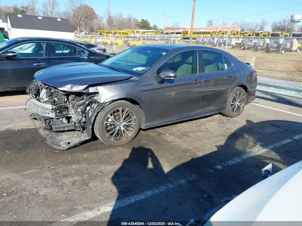 4T1B11HK9JU658066 2018 TOYOTA CAMRY - Image 2
