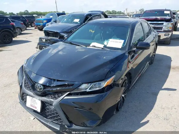 4T1B11HK9JU660707 2018 TOYOTA CAMRY - Image 2