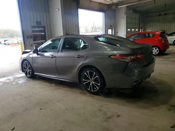 4T1B11HK9JU661629 2018 TOYOTA CAMRY - Image 2