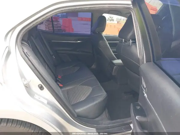 4T1B11HK9JU663185 2018 TOYOTA CAMRY - Image 8