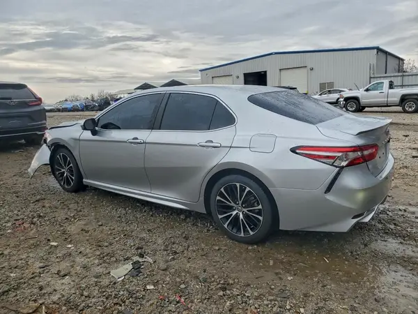 4T1B11HK9JU668001 2018 TOYOTA CAMRY - Image 2