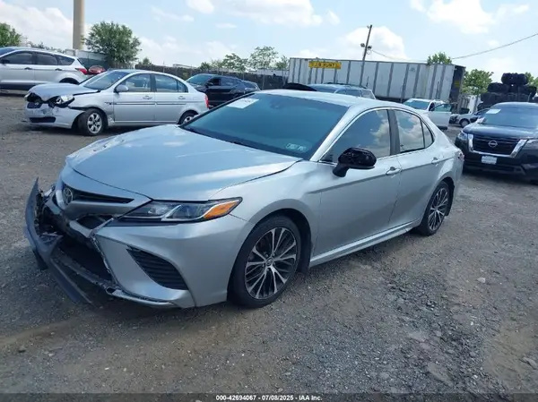 4T1B11HK9JU668869 2018 TOYOTA CAMRY - Image 2