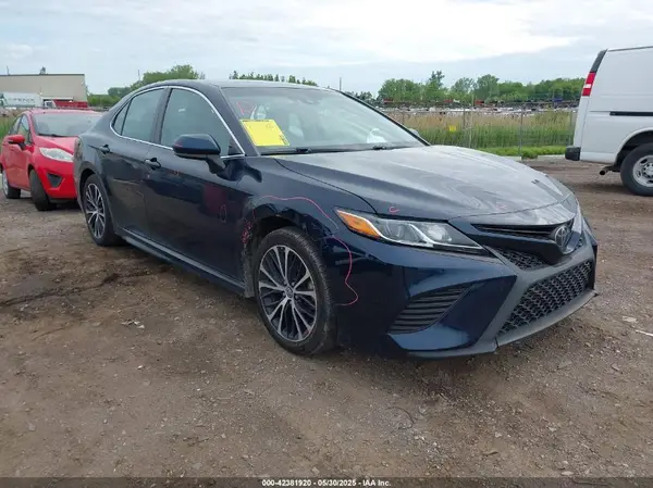 4T1B11HK9JU669049 2018 TOYOTA CAMRY - Image 1