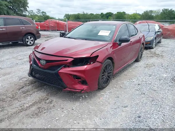 4T1B11HK9JU669052 2018 TOYOTA CAMRY - Image 2