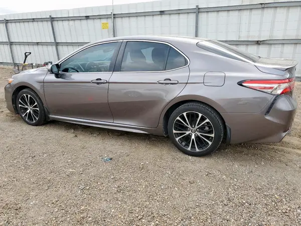 4T1B11HK9JU669665 2018 TOYOTA CAMRY - Image 2