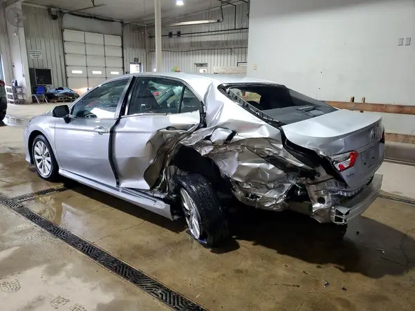 4T1B11HK9JU670945 2018 TOYOTA CAMRY - Image 2