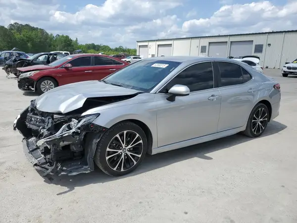 4T1B11HK9JU671173 2018 TOYOTA CAMRY - Image 1