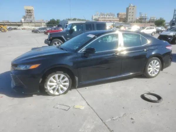 4T1B11HK9JU672033 2018 TOYOTA CAMRY - Image 1