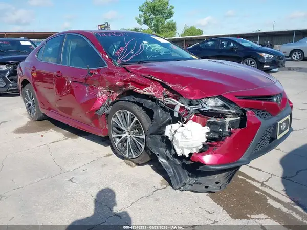4T1B11HK9JU673022 2018 TOYOTA CAMRY - Image 1