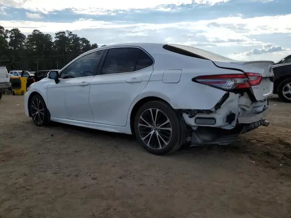 4T1B11HK9JU673179 2018 TOYOTA CAMRY - Image 2