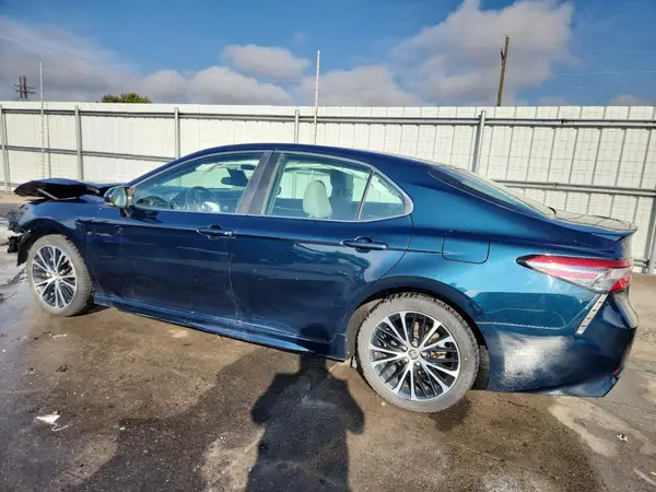 4T1B11HK9JU673683 2018 TOYOTA CAMRY - Image 2