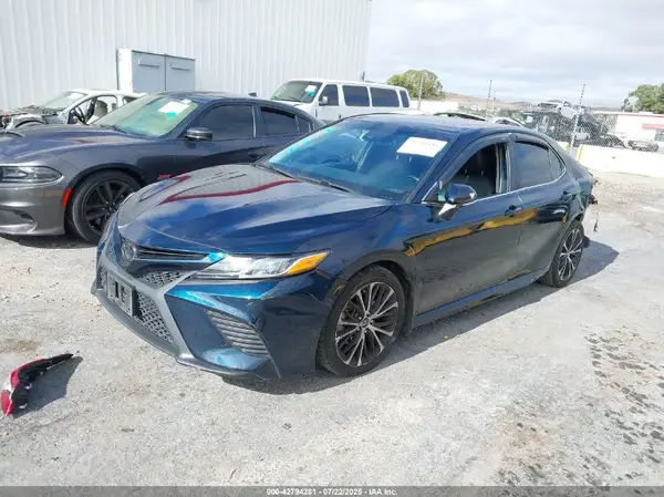 4T1B11HK9JU675160 2018 TOYOTA CAMRY - Image 2