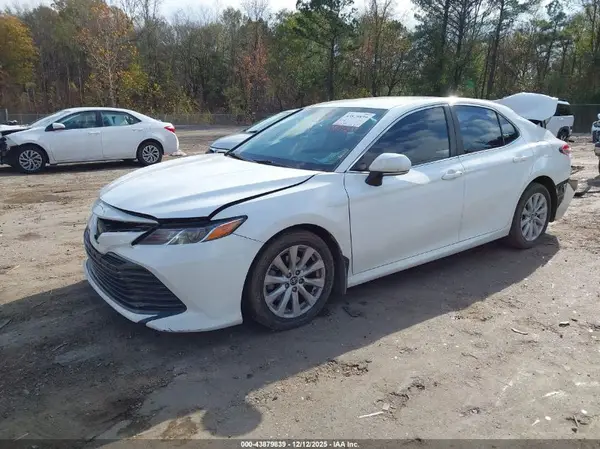4T1B11HK9JU676275 2018 TOYOTA CAMRY - Image 2