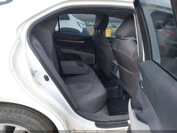 4T1B11HK9JU676275 2018 TOYOTA CAMRY - Image 8