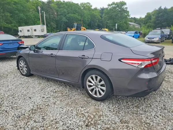 4T1B11HK9JU676745 2018 TOYOTA CAMRY - Image 2