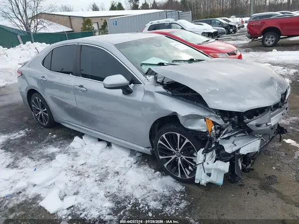 4T1B11HK9JU678110 2018 TOYOTA CAMRY - Image 1