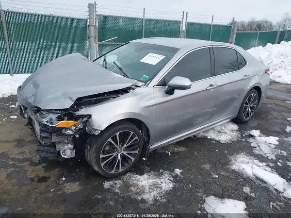 4T1B11HK9JU678110 2018 TOYOTA CAMRY - Image 2