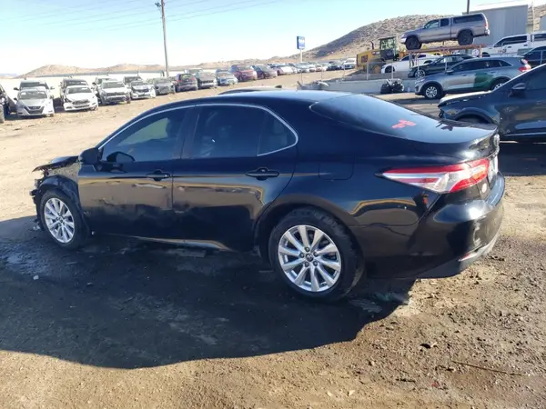 4T1B11HK9JU678267 2018 TOYOTA CAMRY - Image 2