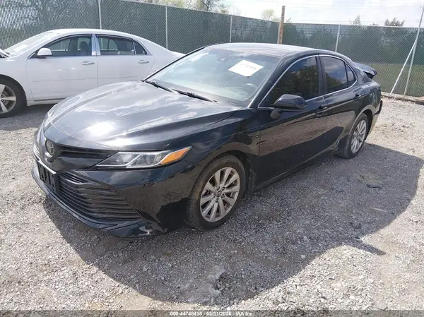 4T1B11HK9JU678303 2018 TOYOTA CAMRY - Image 2