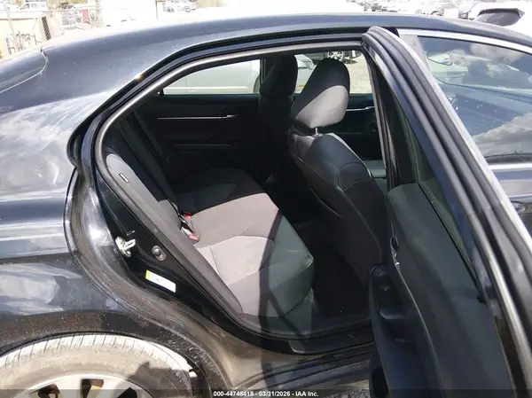 4T1B11HK9JU678303 2018 TOYOTA CAMRY - Image 8