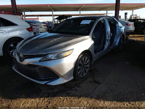 4T1B11HK9JU678687 2018 TOYOTA CAMRY - Image 2