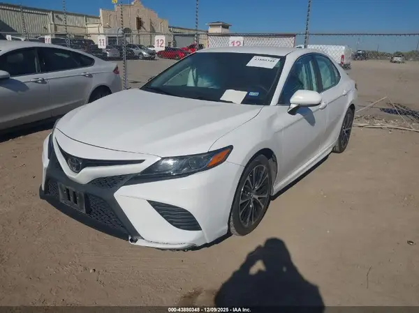 4T1B11HK9KU160872 2019 TOYOTA CAMRY - Image 2