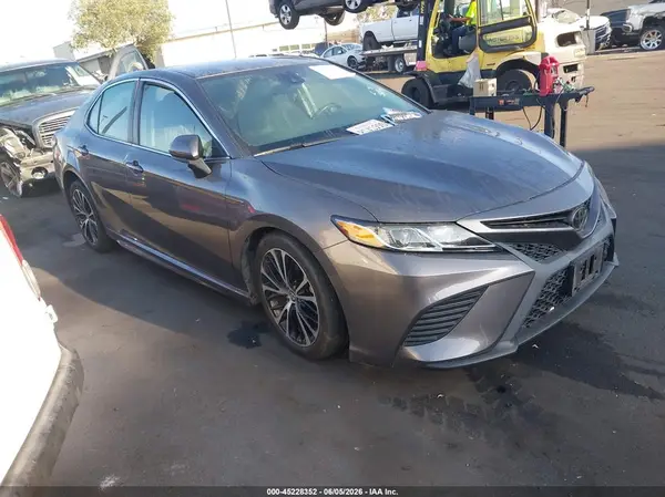 4T1B11HK9KU170818 2019 TOYOTA CAMRY - Image 1