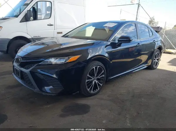 4T1B11HK9KU189675 2019 TOYOTA CAMRY - Image 2