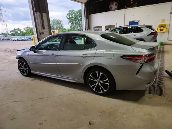 4T1B11HK9KU201422 2019 TOYOTA CAMRY - Image 2