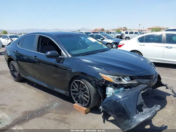 4T1B11HK9KU202750 2019 TOYOTA CAMRY - Image 1