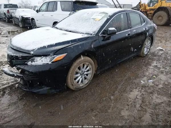 4T1B11HK9KU208001 2019 TOYOTA CAMRY - Image 2