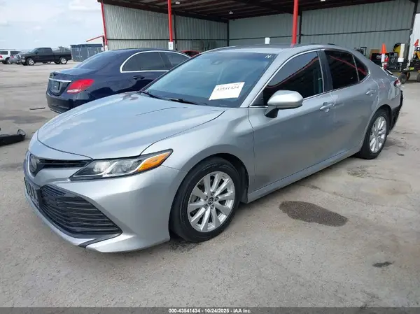 4T1B11HK9KU218902 2019 TOYOTA CAMRY - Image 2