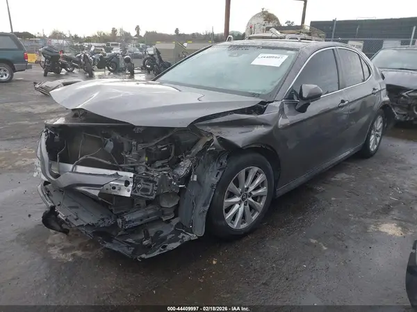 4T1B11HK9KU219936 2019 TOYOTA CAMRY - Image 2