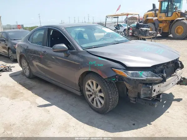 4T1B11HK9KU242794 2019 TOYOTA CAMRY - Image 1