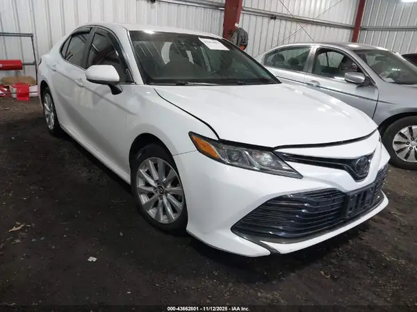 4T1B11HK9KU256694 2019 TOYOTA CAMRY - Image 1