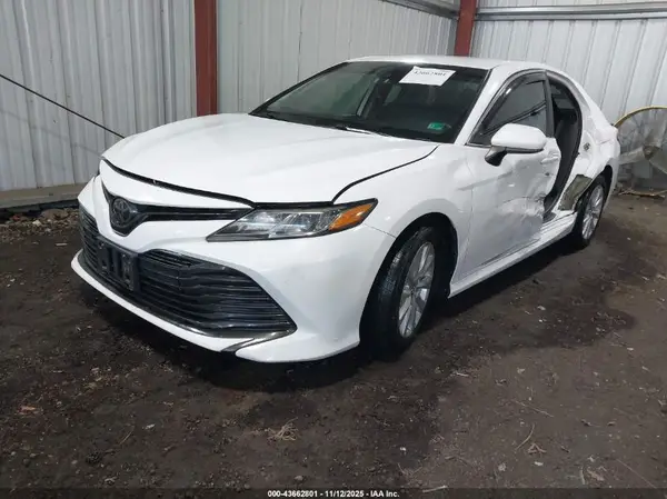 4T1B11HK9KU256694 2019 TOYOTA CAMRY - Image 2