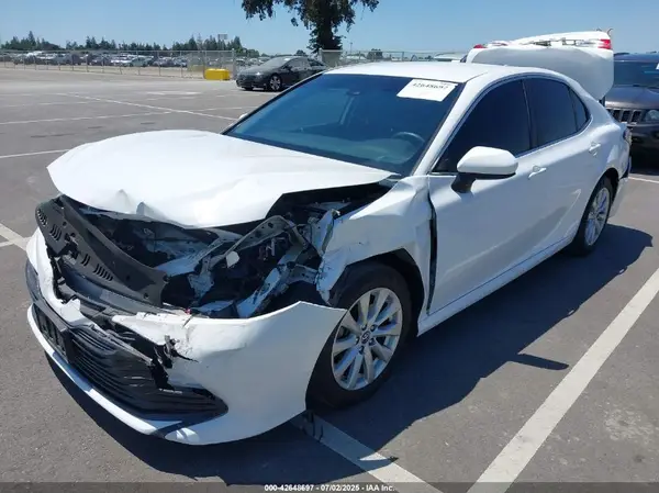 4T1B11HK9KU269722 2019 TOYOTA CAMRY - Image 2