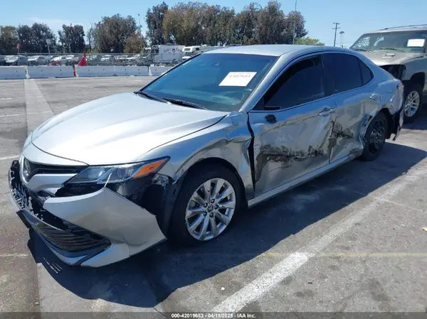 4T1B11HK9KU269767 2019 TOYOTA CAMRY - Image 2