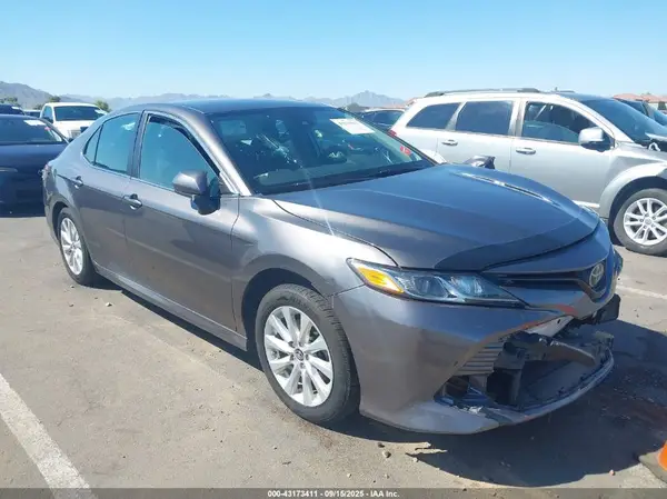 4T1B11HK9KU685804 2019 TOYOTA CAMRY - Image 1