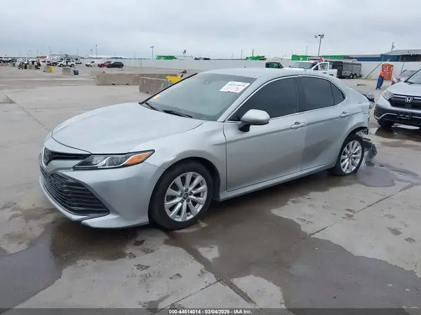 4T1B11HK9KU688704 2019 TOYOTA CAMRY - Image 2