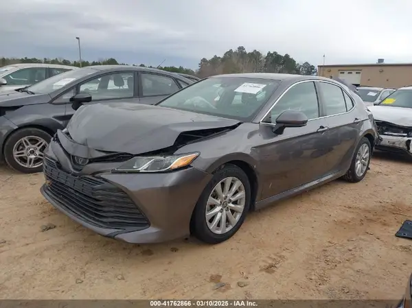 4T1B11HK9KU716033 2019 TOYOTA CAMRY - Image 2