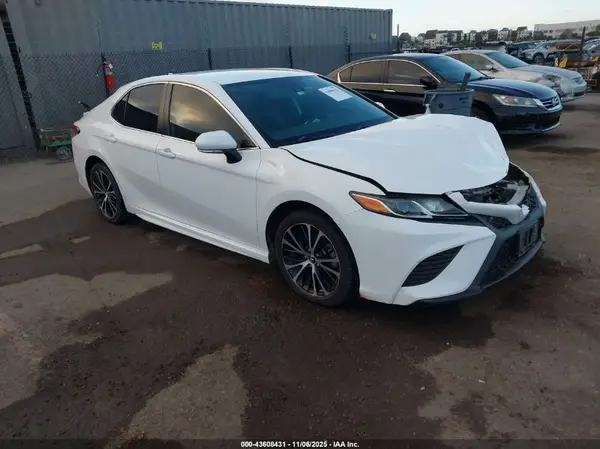 4T1B11HK9KU721409 2019 TOYOTA CAMRY - Image 1