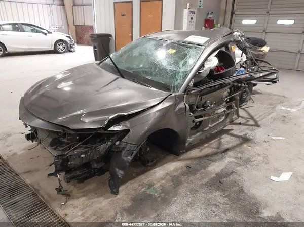 4T1B11HK9KU724827 2019 TOYOTA CAMRY - Image 2