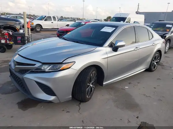 4T1B11HK9KU740168 2019 TOYOTA CAMRY - Image 2
